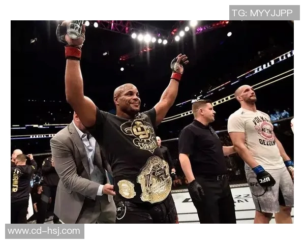 UFC凯恩对决科米尔精彩回顾与赛后分析全景展现