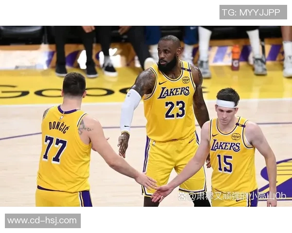 湖人对决火箭精彩回顾：明星球员表现与比赛关键时刻解析